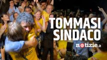 Verona, Damiano Tommasi è il nuovo sindaco: la festa dei sostenitori all’annuncio della vittoria