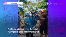 Heboh Video Arumi Bachsin Tak Menyambut Ajakan Salaman