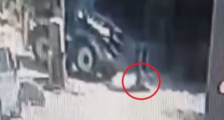 85 yaşındaki kadın iş makinesinin altında kalarak öldü