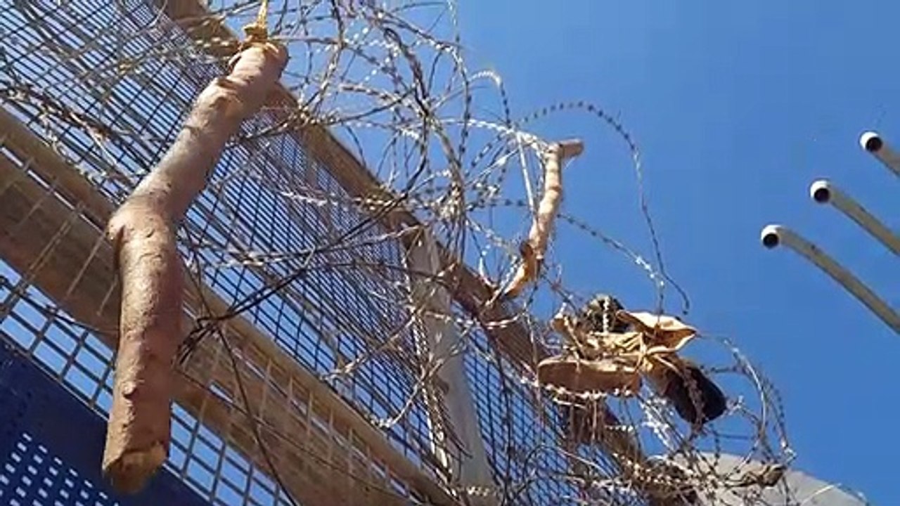ضغط الهجرة غير النظامية يؤدي الى عنف "غير مسبوق" على سياج مليلية