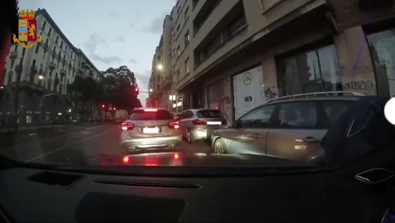 Milano, truffa dello specchietto ai danni di un 20enne: arrestati due pregiudicati