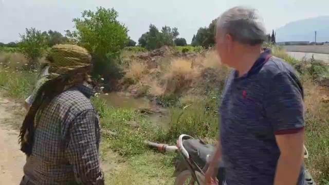 Manisalı Köylüler, Sulama Kanalına Sanayi Atığı Karıştığını İddia Etti: Buradan Çok Güzel Balıklar Çıkıyordu. Bir Tane Canlı Yok Şimdi