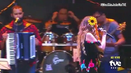 ‘Isso é show de São João, não é comício’: Elba Ramalho responde gritos de ‘fora, Bolsonaro’ em apresentação