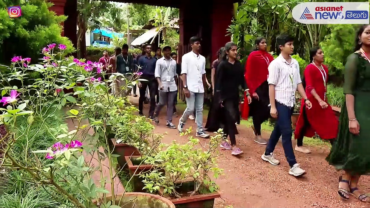 ఏషియానెట్ న్యూస్ ఎన్ సి సి వజ్ర జయంతి యాత్ర :  కలరిపయట్టు   గురువు మీనాక్షి అమ్మతో