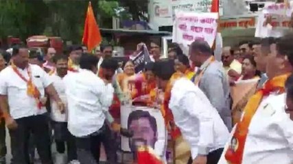 Download Video: Shiv Sena, Shinde camp supporters confront each other in Kolhapur