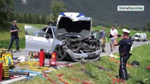 Autos in Mieming frontal kollidiert: Zwei junge Frauen schwer verletzt