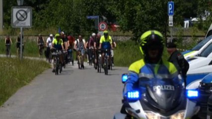 G7, corteo in bibicletta contro i big del pianeta