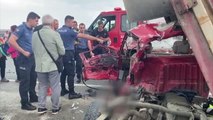 Midibüs ile kamyonetin çarpışması sonucu 1 kişi yaralandı