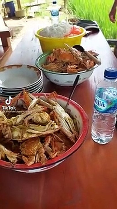 mukbang kepiting