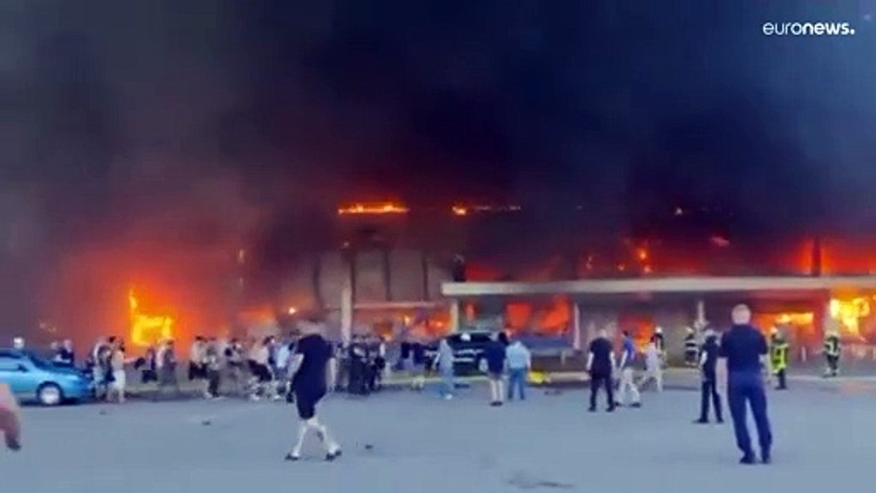 Россия нанесла ракетный удар по ТЦ в Кременчуге...