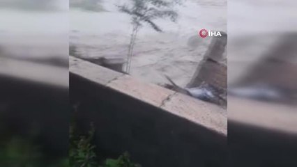 Bartın'daki selde cami yıkıldı