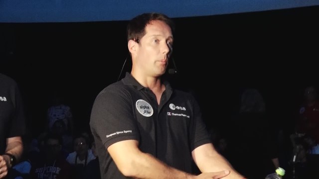 Thomas Pesquet met des étoiles dans les yeux de 300 enfants au Planetarium de Bruxelles