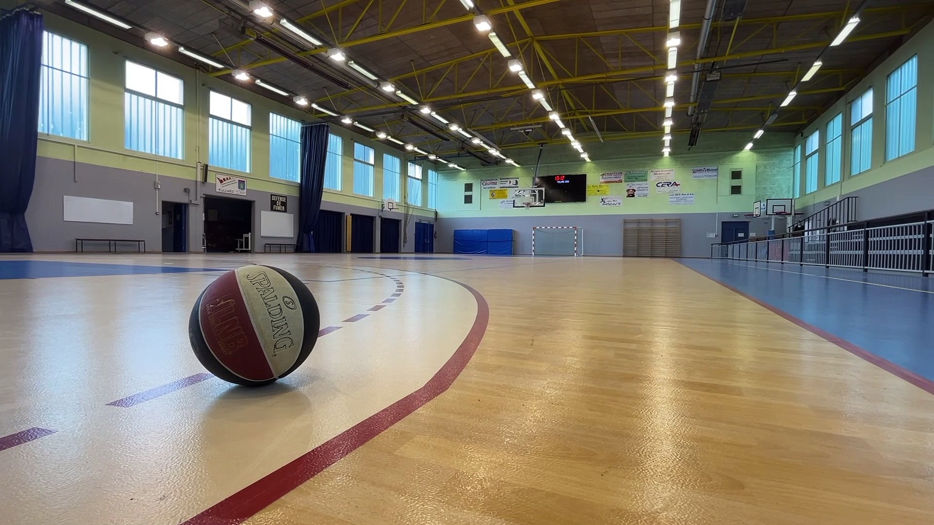 Basket : Un match arrêté à cause des parents des joueuses - Vidéo  Dailymotion