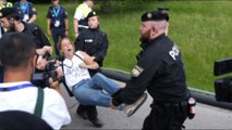 La protesta degli ambientalisti contro il G7 ad Elmau