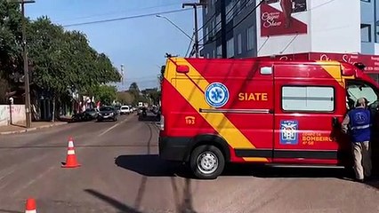 Homem fica ferido em colisão envolvendo Corolla e motoneta