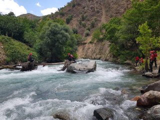 Müküs Çayı'nda kaybolan hemşireyi arama çalışması sürüyor