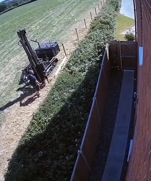 Il tombe sur une conduite de gaz en installant une nouvelle clôture dans son champs