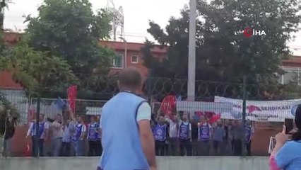 Maaşlarına iyileştirme istediler, işten çıkarılınca ayaklandılar