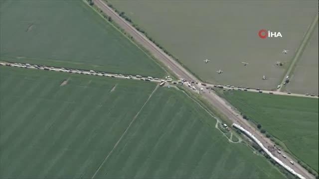 ABD'de Los Angeles'tan Chicago'ya giden ve içerisinde 243 yolcunun tren Missouri eyaletinde yer alan Mendon kenti yakınlarında bir kamyonla...