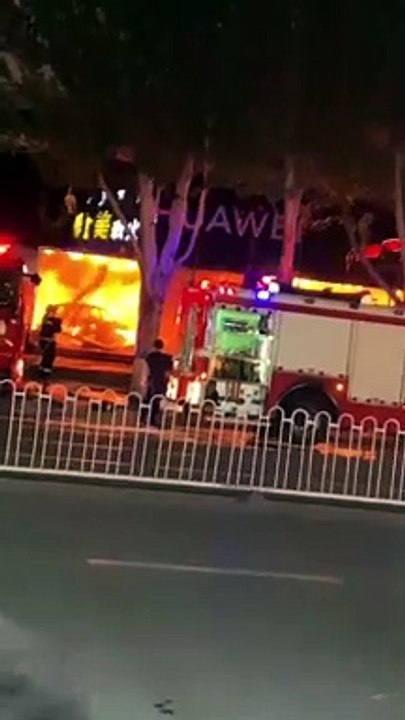 【中国】ファーウェイの電気自動車店が火災