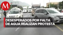 Por falta de agua, bloquean con autos la carretera Nacional en Nuevo León
