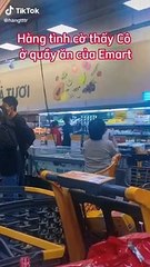 Dù làm việc mệt mỏi, cô lao công vẫn luôn nói lời cảm ơn