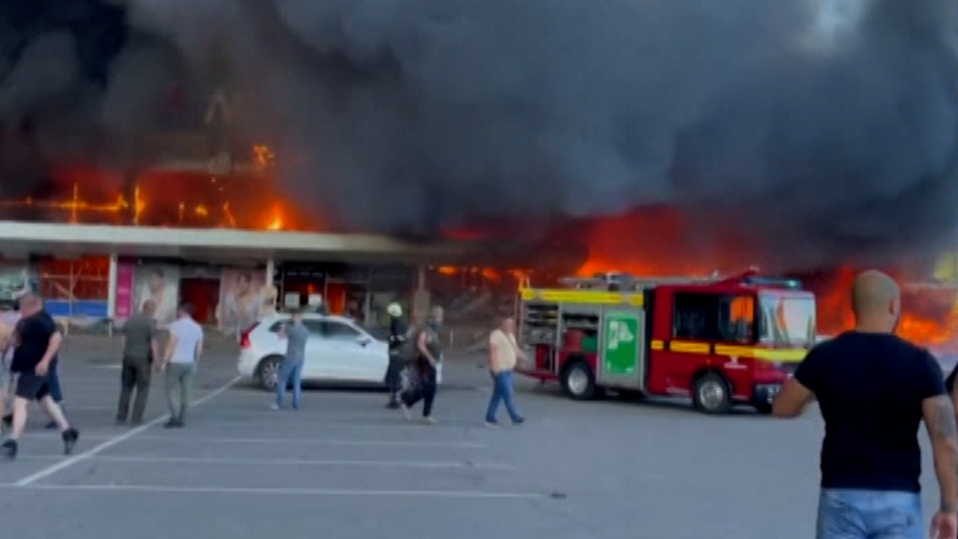 Russia-Ukraine War: Russian airstrike hits busy shopping mall in Kremenchuk | ABP News