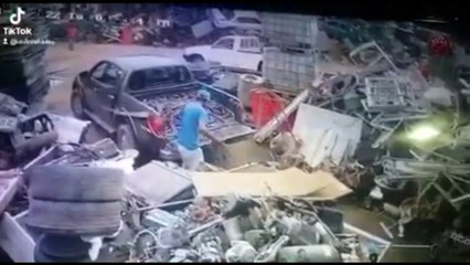 CWU: WHY AMALGAMATED IN SCRAP IRON YARD?