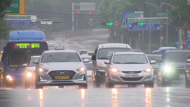 [날씨] 모레까지 중북부 300mm 이상...강풍 동반, 야행성 호우 유의 / YTN