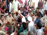 Video : मंदिर पर ज्योत देखने आए पुजारी पर हमला, ग्रामीणों ने लगाया जाम