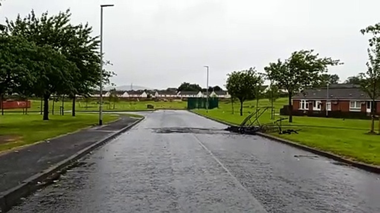 Disturbances in Galliagh area of Derry - video Dailymotion