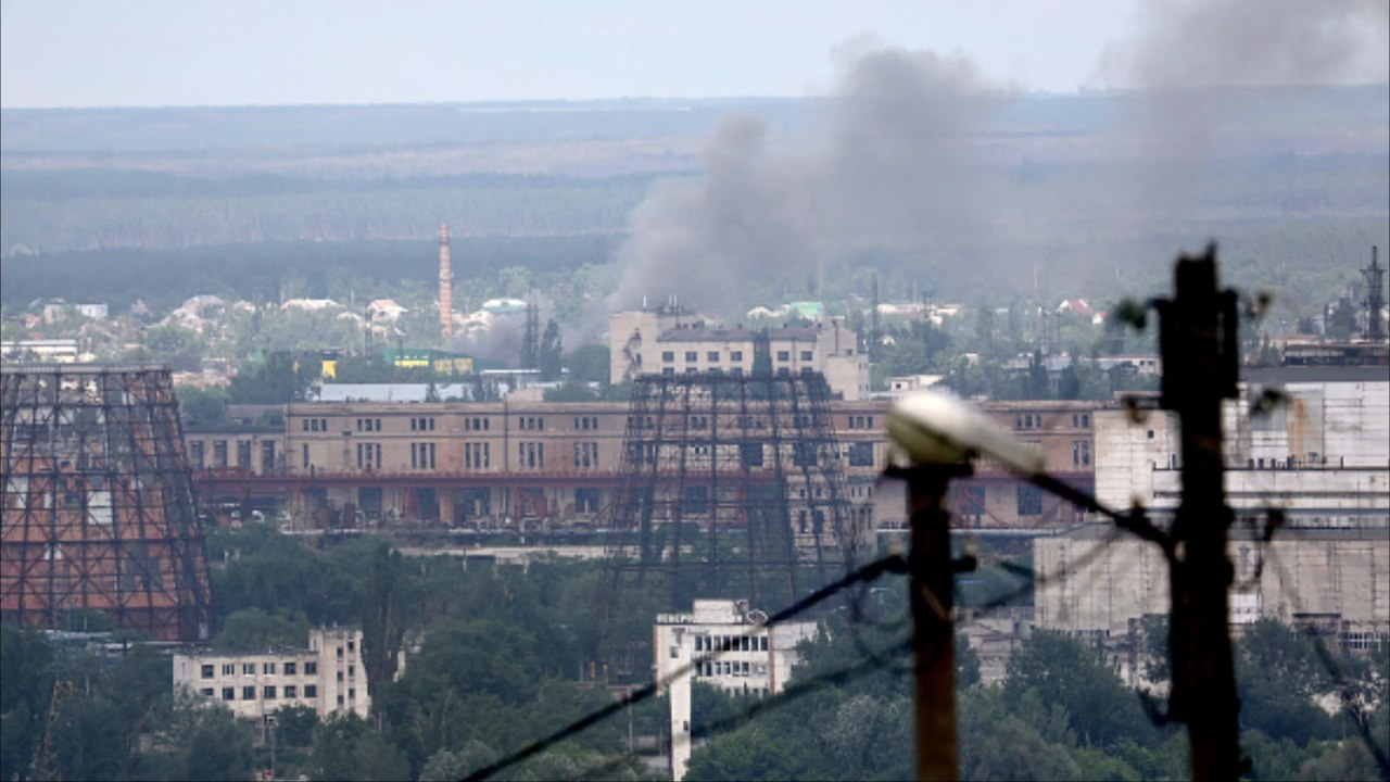 Russische Raketen beschossen wohl Schlange für Trinkwasser