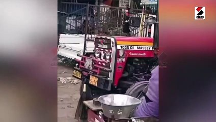 સુરતના જાહેર રોડ પર નાન બાળકે SMCનું ટ્રેક્ટર દોડાવ્યું