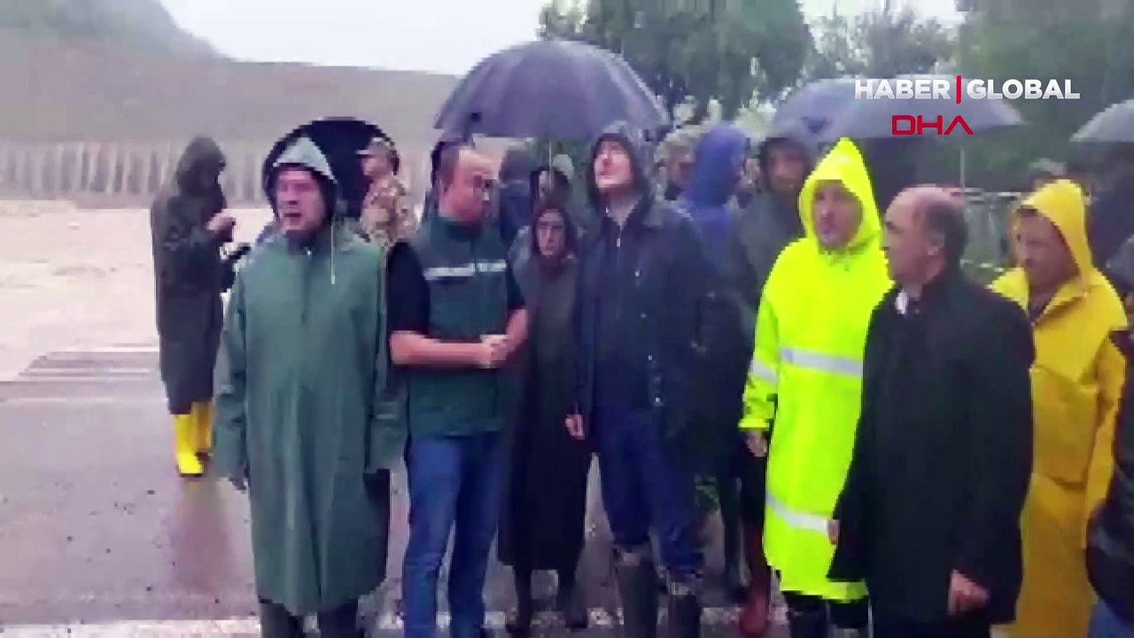 Dereler taştı, köprüler yıkıldı, yüzlerce kişi tahliye edildi!  İşte il il son durum...