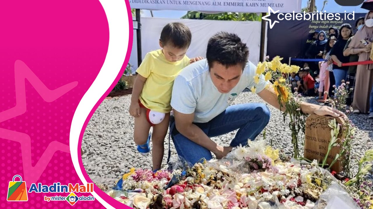 Kunjungi Makam Emmeril Kahn, Baim Wong Ajak Kiano Ziarah