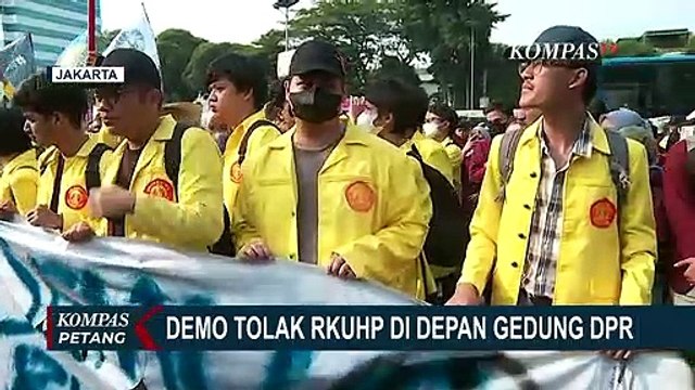 Demo di Depan Gedung DPR, Mahasiswa Tuntut Transparansi dalam Pembahasan RKUHP!