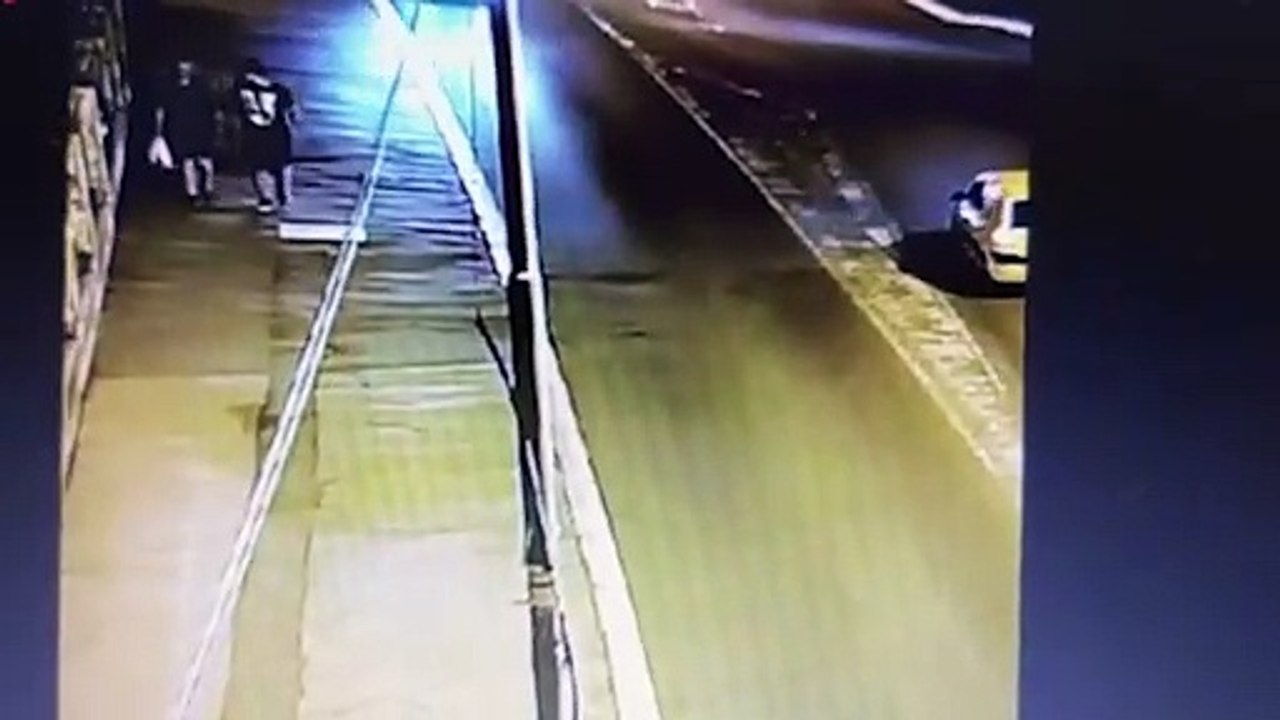 BRUTALNO GAŽENJE PEŠAKA U BRAĆE JERKOVIĆ: Automobilom pokosio momka, digao ga na haubu i odbacio