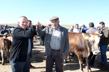 Pazarlıkta anlaşamayınca sesler yükseldi, devreye çevredeki vatandaşlar girdi