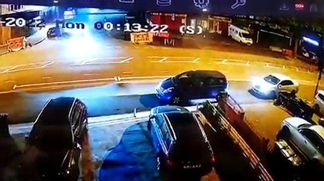 15 men attack car on Alum Rock Road Birmingham - West Midlands Police investigate