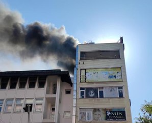 Son dakika haberleri | İş hanının çatısında korkutan yangın