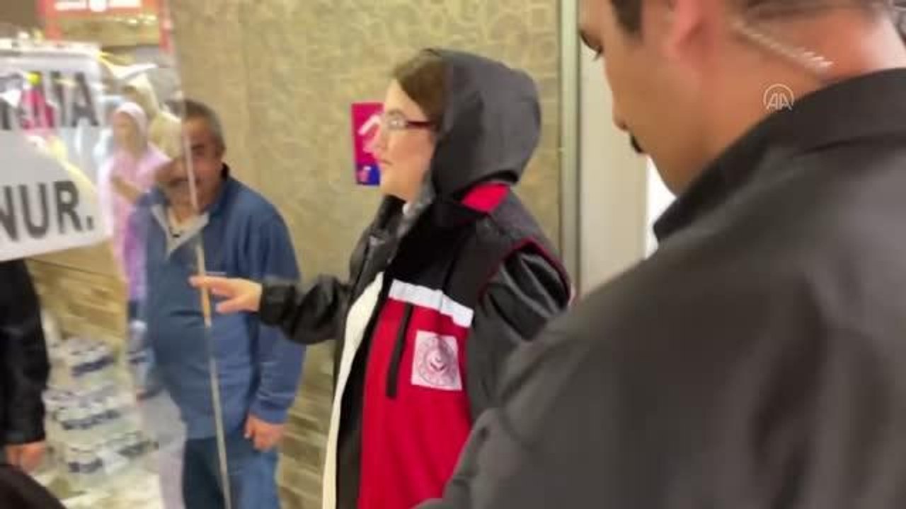 Son dakika haber... Bakan Derya Yanık, selden etkilenen Yenice'de esnaf ziyareti yaptı