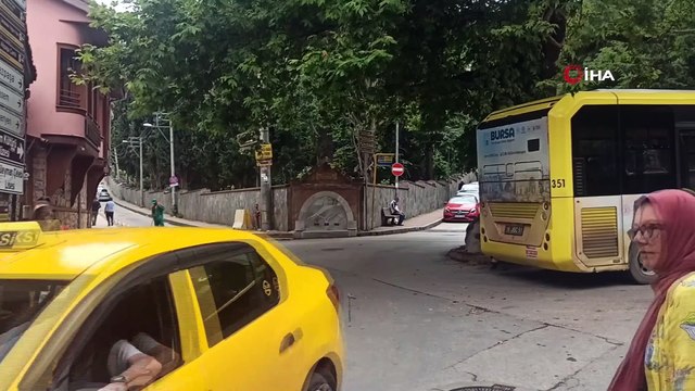 Akıl almaz anlar kamerada! Yokuş aşağı giden kadın sürücü genci havaya uçurdu