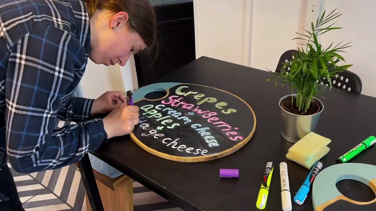 Cafe Kalyna  is a new social enterprise cafe staffed by Ukrainians and serving traditional Ukrainian food in Sheffield