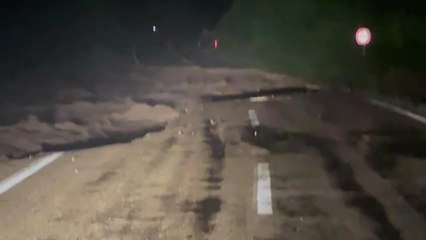 Mengen'de Dereler Taştı, Ev ve İşyerlerini Su Bastı