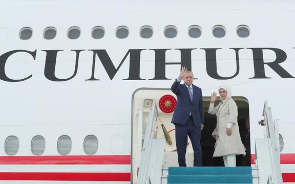 Cumhurbaşkanı Erdoğan, NATO zirvesi için İspanya'da! Uçaktaki Türkiye ifadesi dikkat çekti
