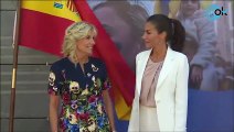 La reina Letizia y Jill Biden visitan el centro de refugiados ucranianos en Madrid