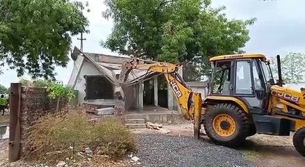 Video...13 निर्माण तोड़े Ahmedabad