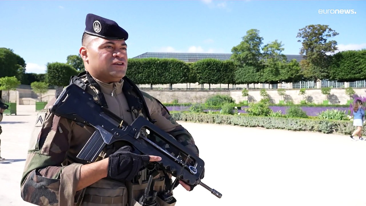 La Francia non molla la sorveglianza contro il terrorismo a 7 anni dalle stragi di Parigi