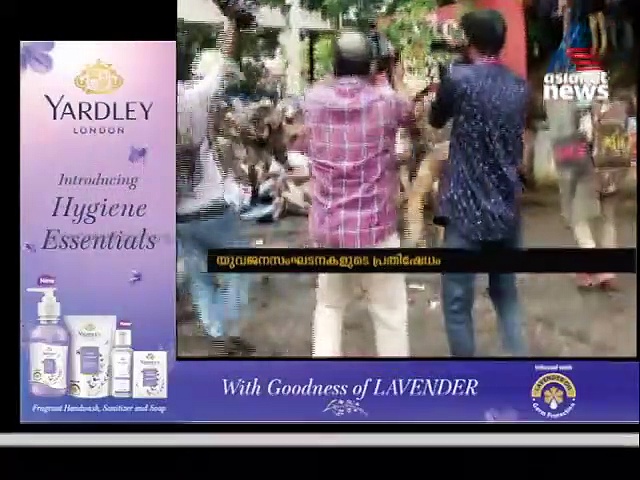 സ്വര്‍ണ്ണക്കടത്ത് കേസില്‍ മുഖ്യമന്ത്രിയുടെ രാജി ആവശ്യപ്പെട്ട് പ്രതിപക്ഷ സമരം;പൊലീസ് ലാത്തിച്ചാര്‍ജ്