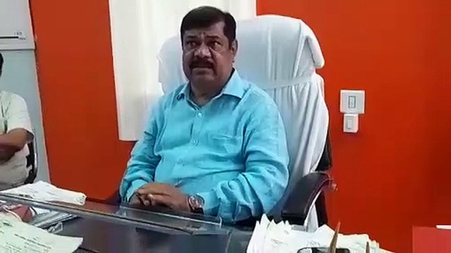वीडियो स्टोरी- सामानों के क्रय में हुई गड़बड़ी की पड़ताल में पहुंचे जांच अधिकारी, पूछताछ के साथ स्टोर का किया निरीक्षण